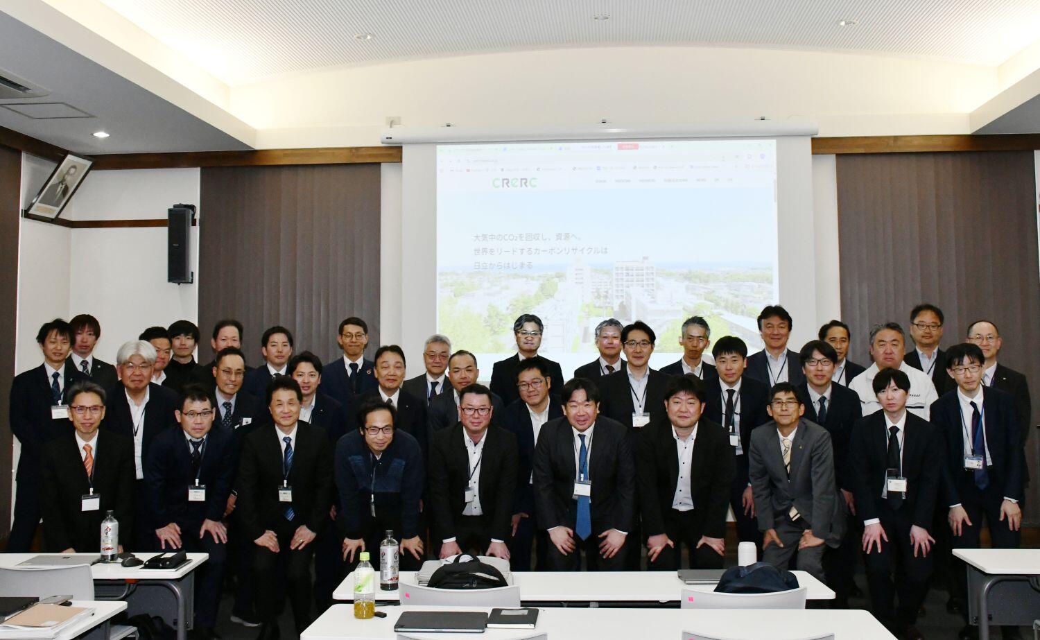 湿度スイング式DAC(MSA-DAC)研究会メンバーの集合写真