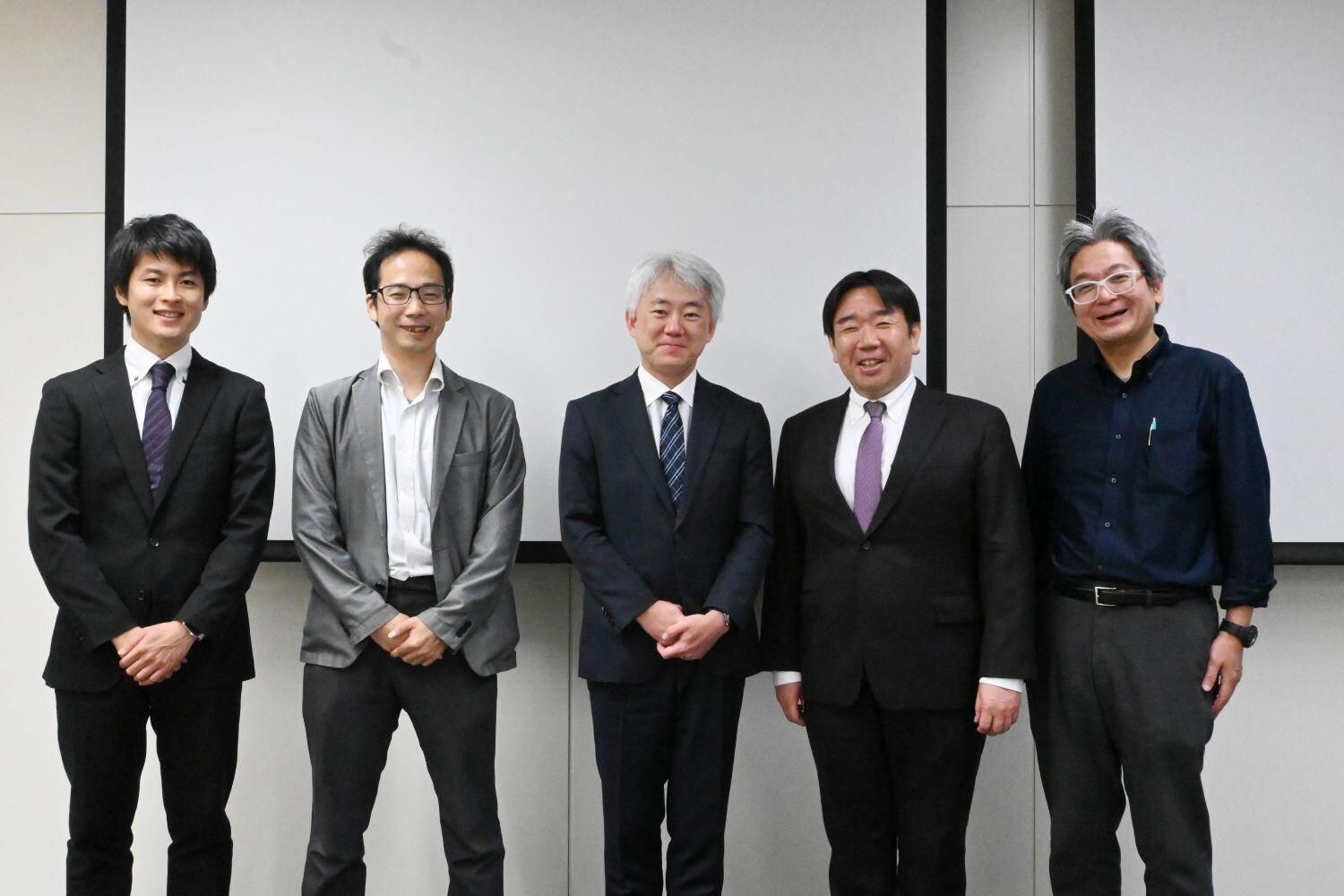 登壇者の集合写真