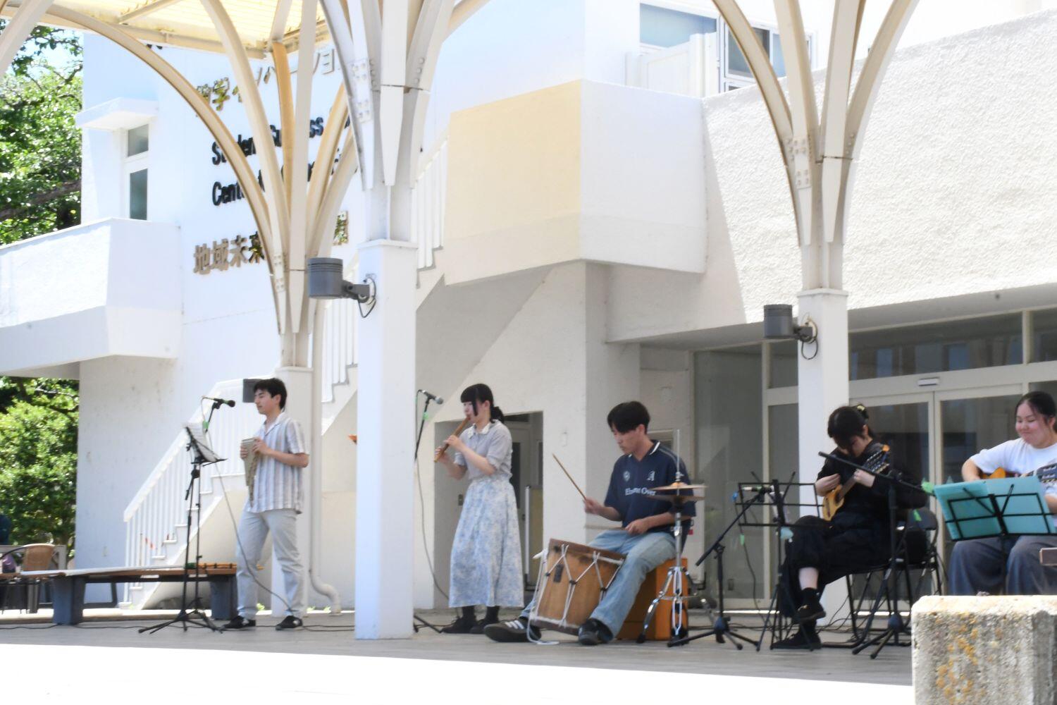 キャノピー広場で行われた演奏会