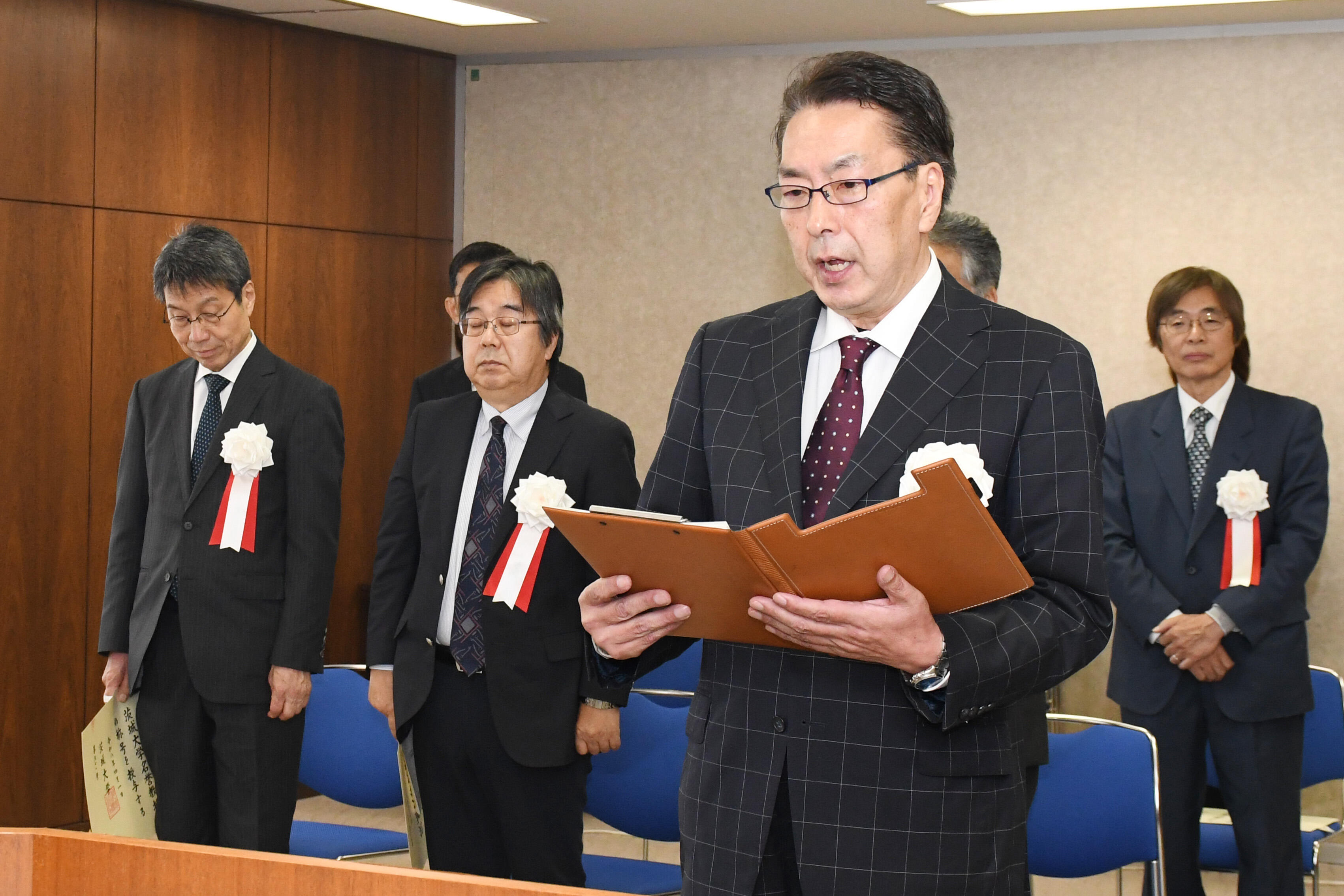 謝辞を述べる佐藤環名誉教授