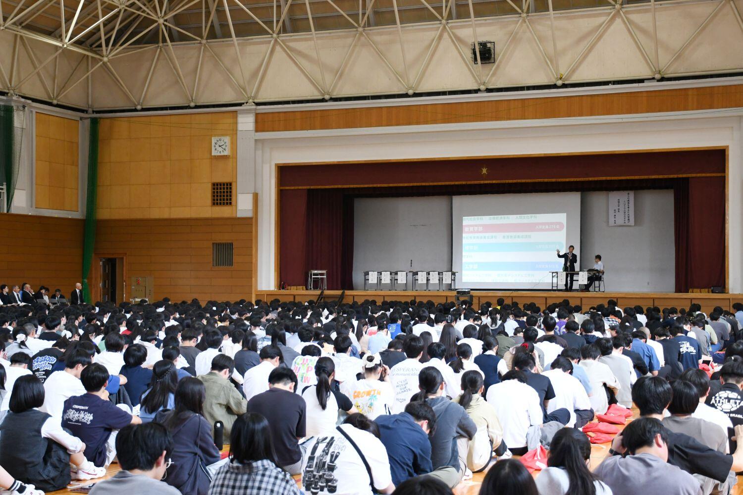 学長高校訪問の様子